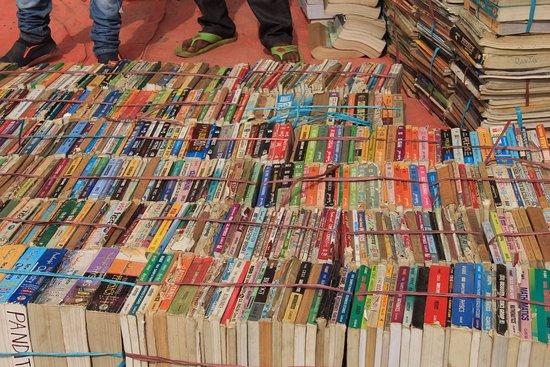 Weekend Book Market